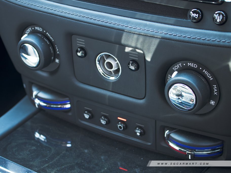 https://i.i-sgcm.com/new_cars/cars/11747/11747_g64