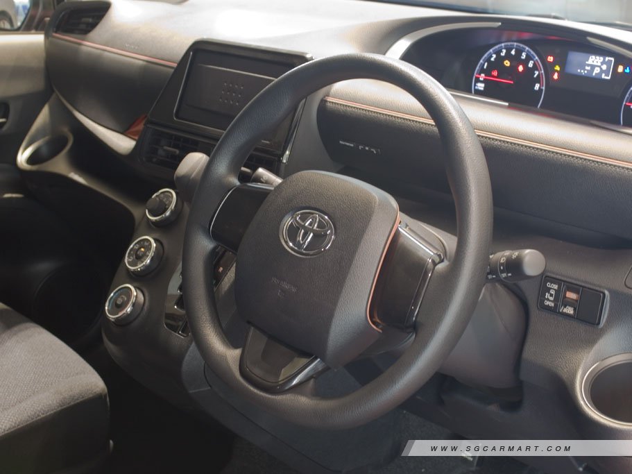 https://i.i-sgcm.com/new_cars/cars/11748/11748_g23