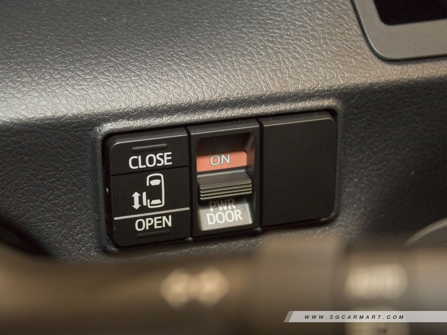 https://i.i-sgcm.com/new_cars/cars/11748/11748_g28