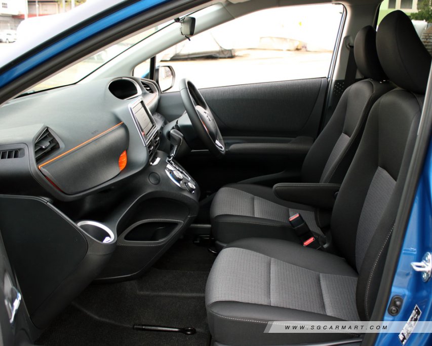 https://i.i-sgcm.com/new_cars/cars/11748/11748_g70