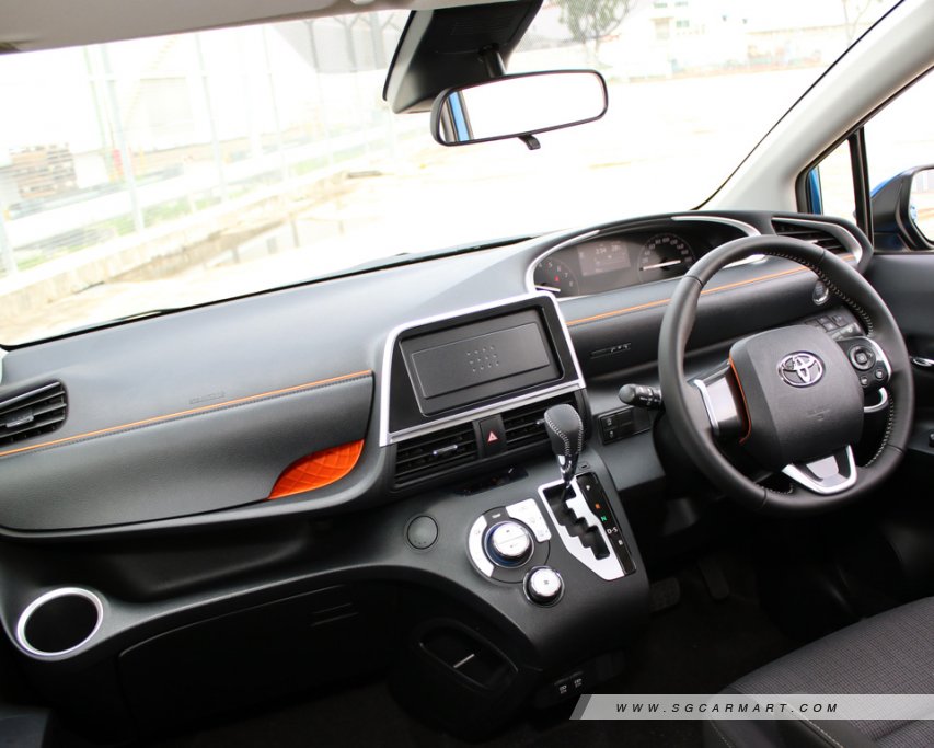 https://i.i-sgcm.com/new_cars/cars/11748/11748_g74