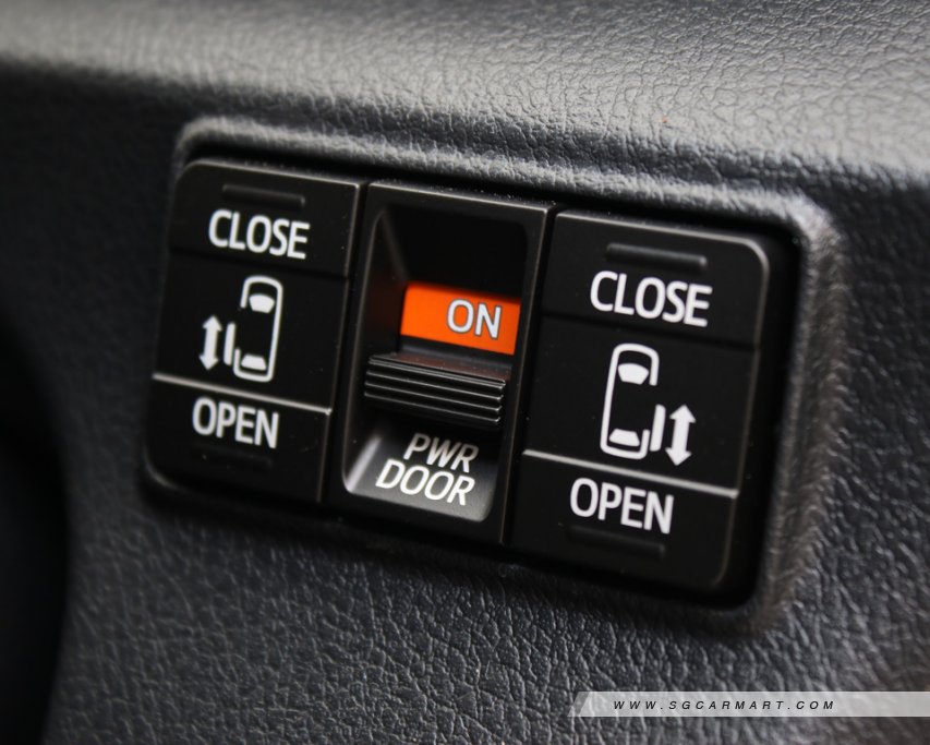 https://i.i-sgcm.com/new_cars/cars/11748/11748_g77
