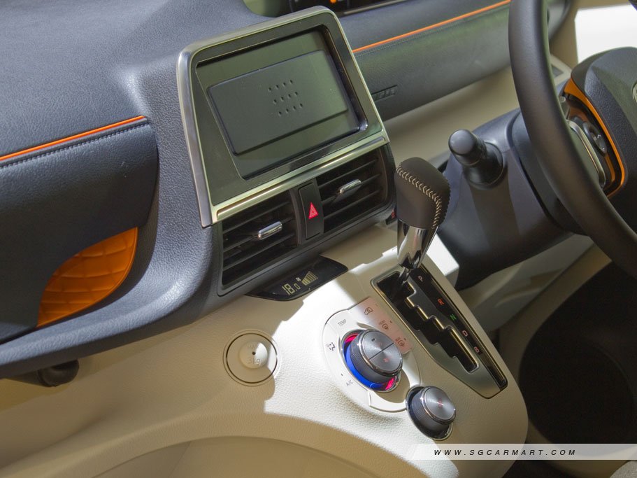 https://i.i-sgcm.com/new_cars/cars/11752/11752_g16