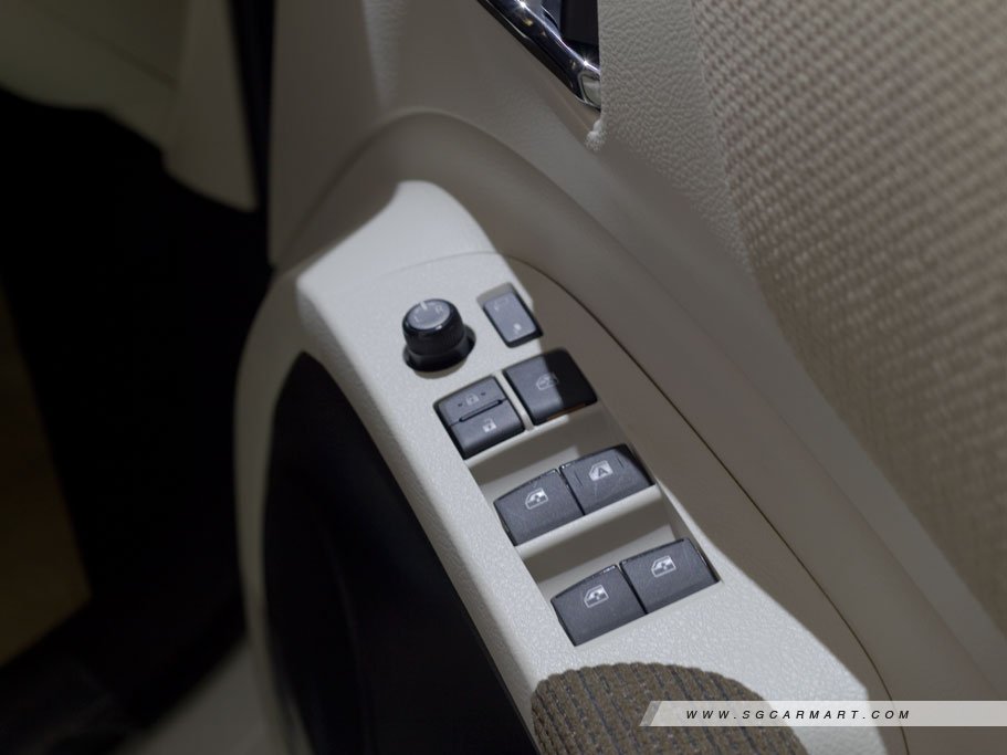 https://i.i-sgcm.com/new_cars/cars/11752/11752_g22