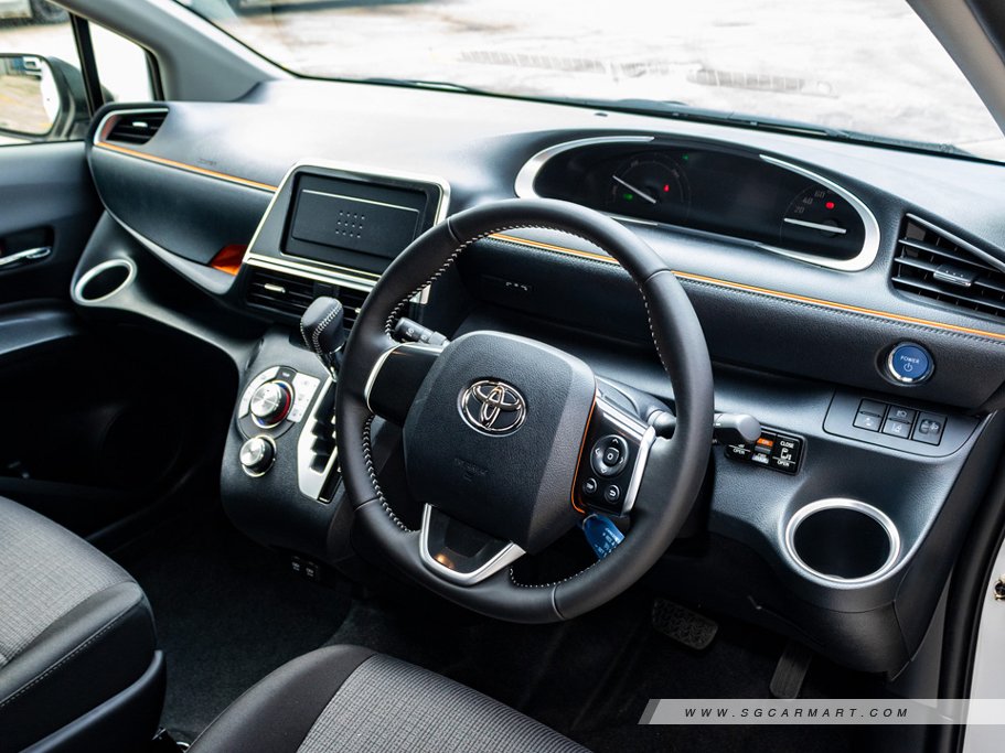 https://i.i-sgcm.com/new_cars/cars/11752/11752_g30