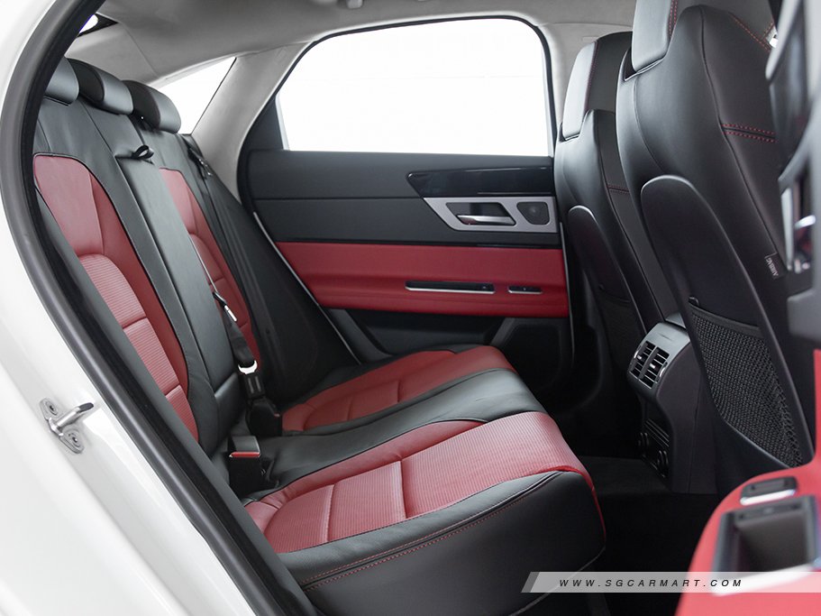 https://i.i-sgcm.com/new_cars/cars/11789/11789_g76