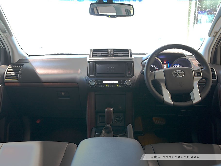 https://i.i-sgcm.com/new_cars/cars/11792/11792_g17