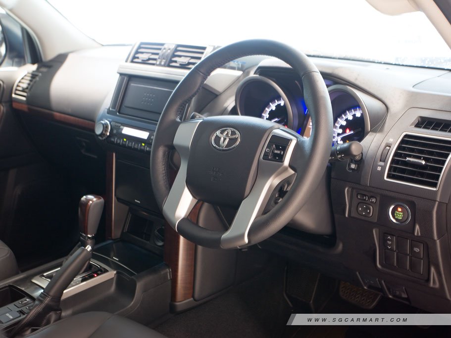 https://i.i-sgcm.com/new_cars/cars/11792/11792_g18