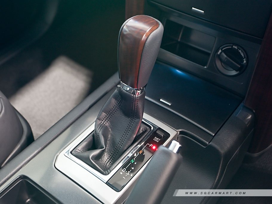 https://i.i-sgcm.com/new_cars/cars/11792/11792_g22