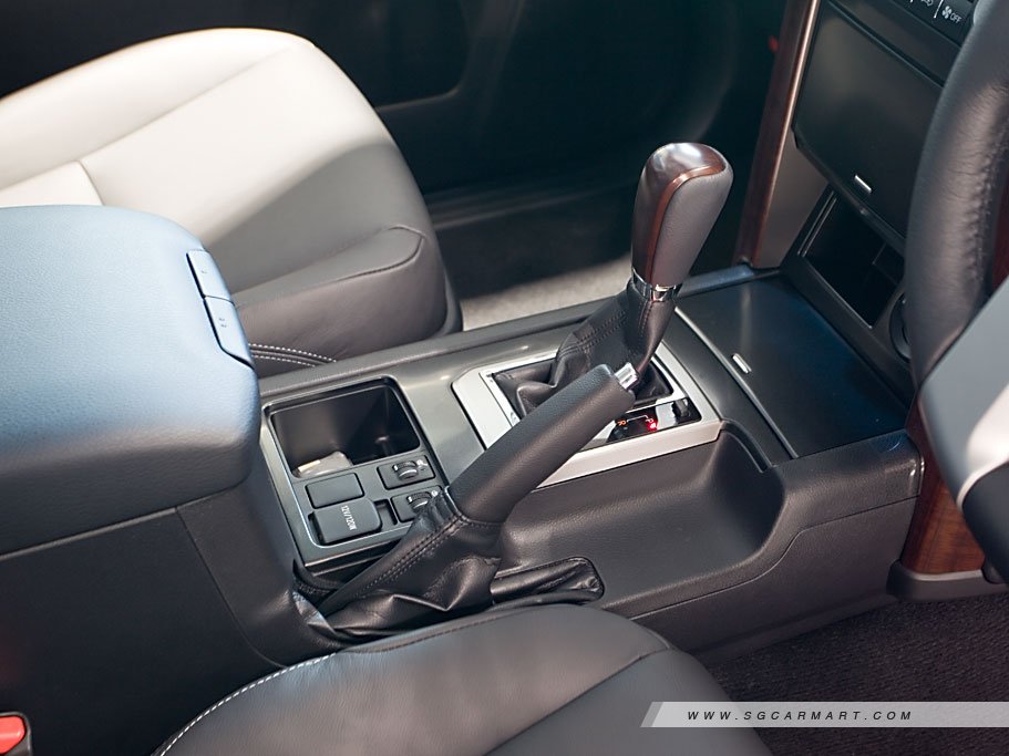 https://i.i-sgcm.com/new_cars/cars/11792/11792_g23