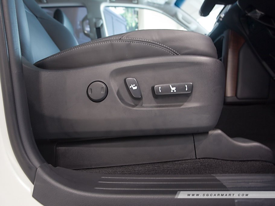 https://i.i-sgcm.com/new_cars/cars/11792/11792_g25