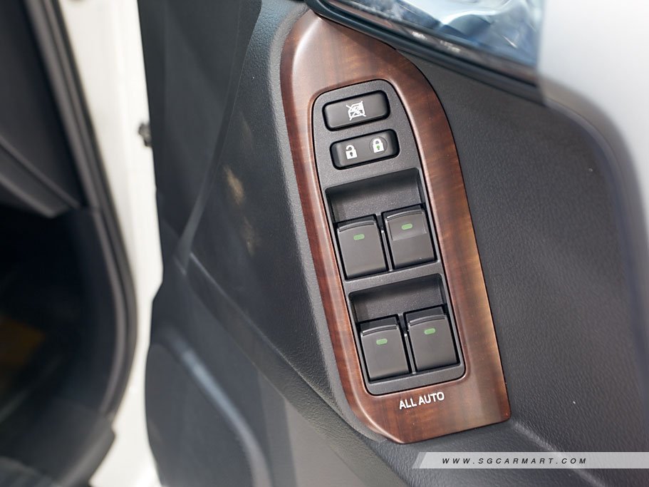 https://i.i-sgcm.com/new_cars/cars/11792/11792_g27