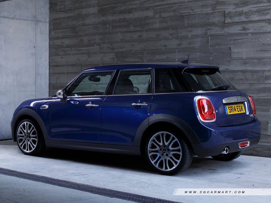 MINI Cooper D 5-Door 10