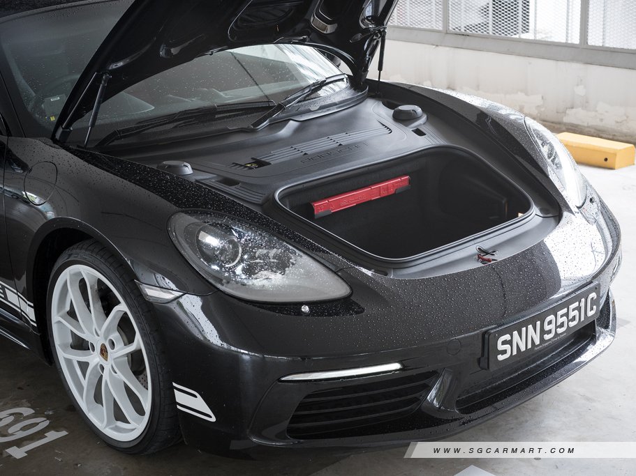 https://i.i-sgcm.com/new_cars/cars/11821/11821_g64