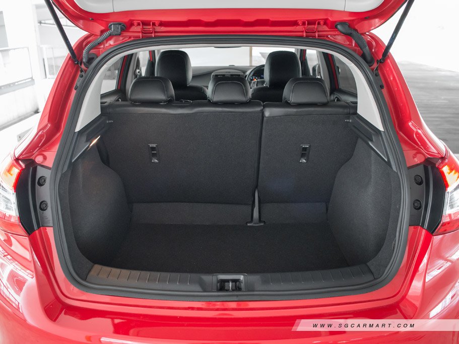 https://i.i-sgcm.com/new_cars/cars/11822/11822_g26