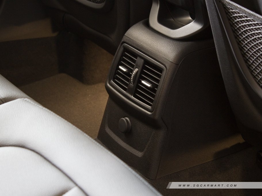 https://i.i-sgcm.com/new_cars/cars/11823/11823_g24