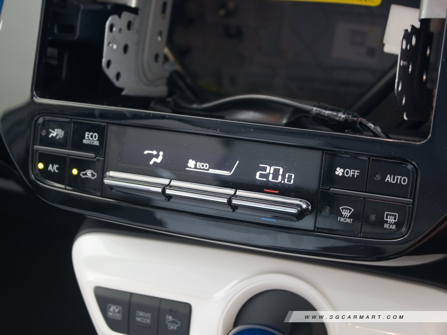 Toyota Prius Hybrid 2016 17