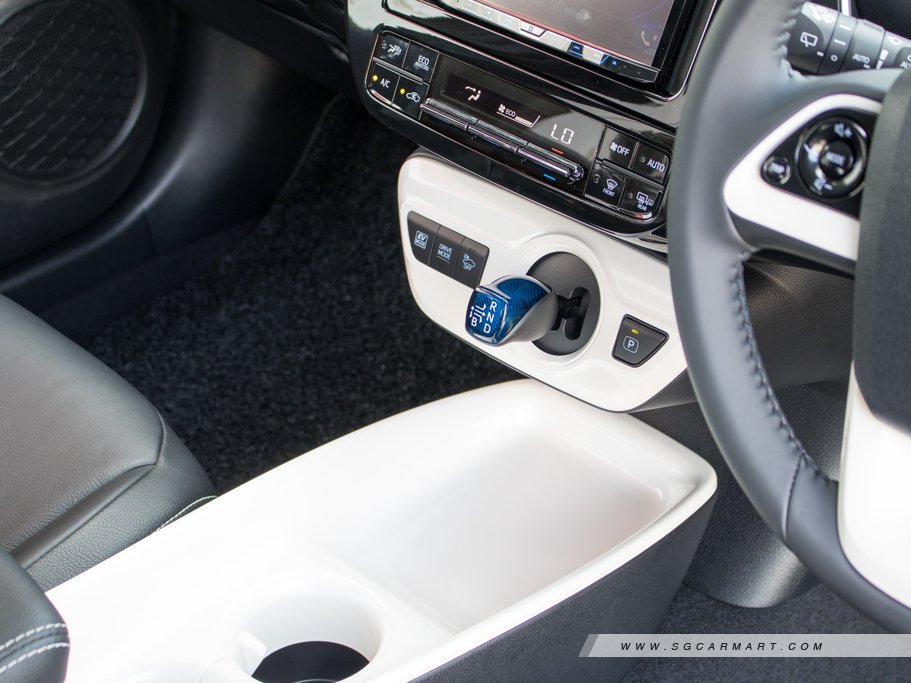 https://i.i-sgcm.com/new_cars/cars/11830/11830_g64