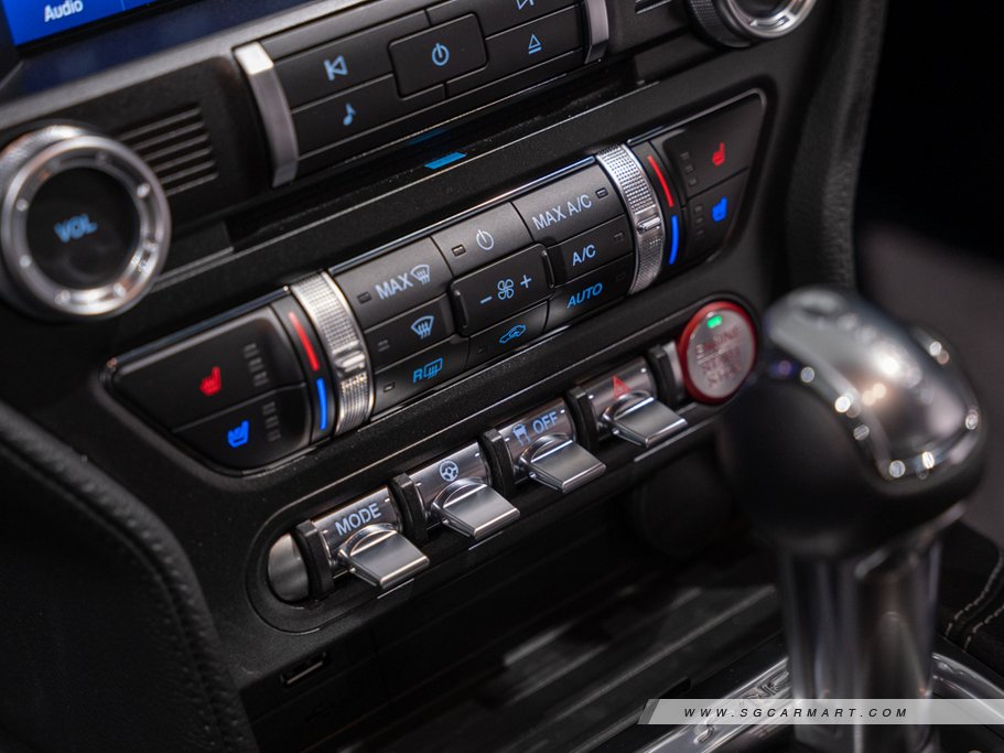 https://i.i-sgcm.com/new_cars/cars/11834/11834_g178
