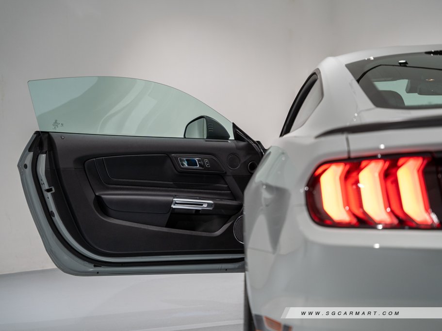 https://i.i-sgcm.com/new_cars/cars/11834/11834_g184