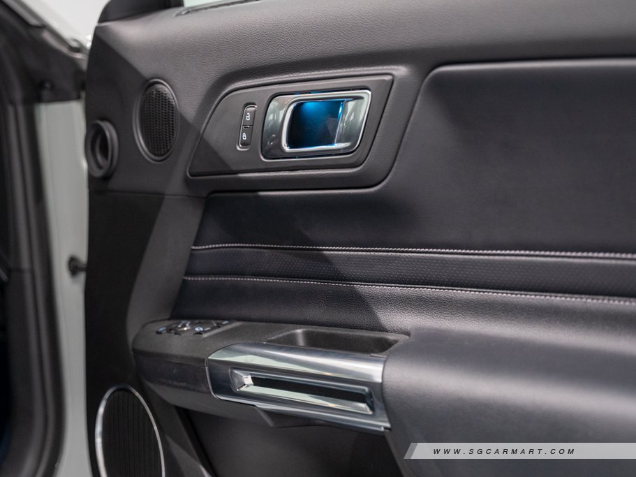 https://i.i-sgcm.com/new_cars/cars/11834/11834_g185