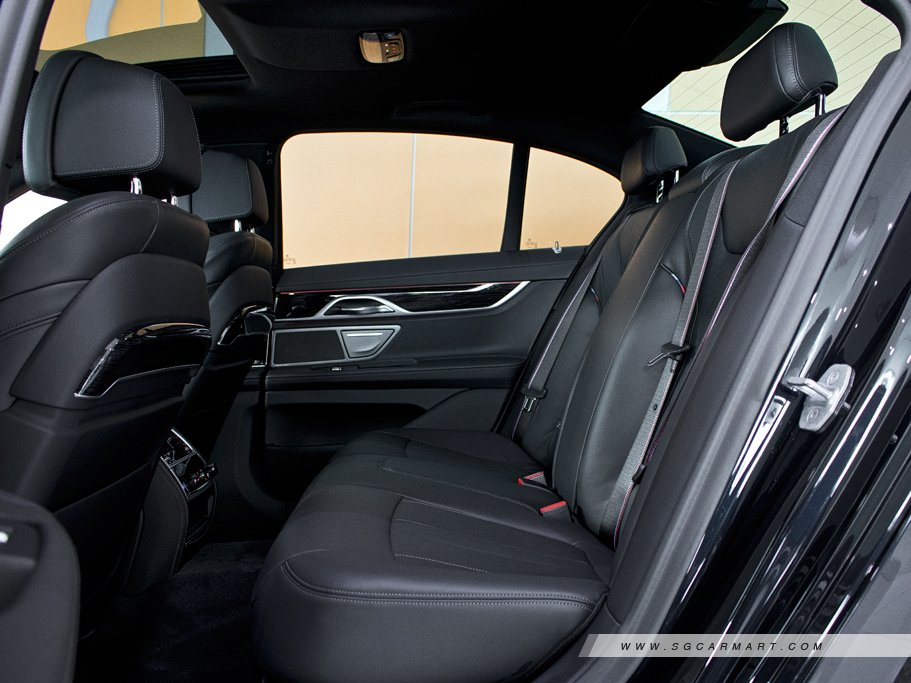 https://i.i-sgcm.com/new_cars/cars/11839/11839_g130