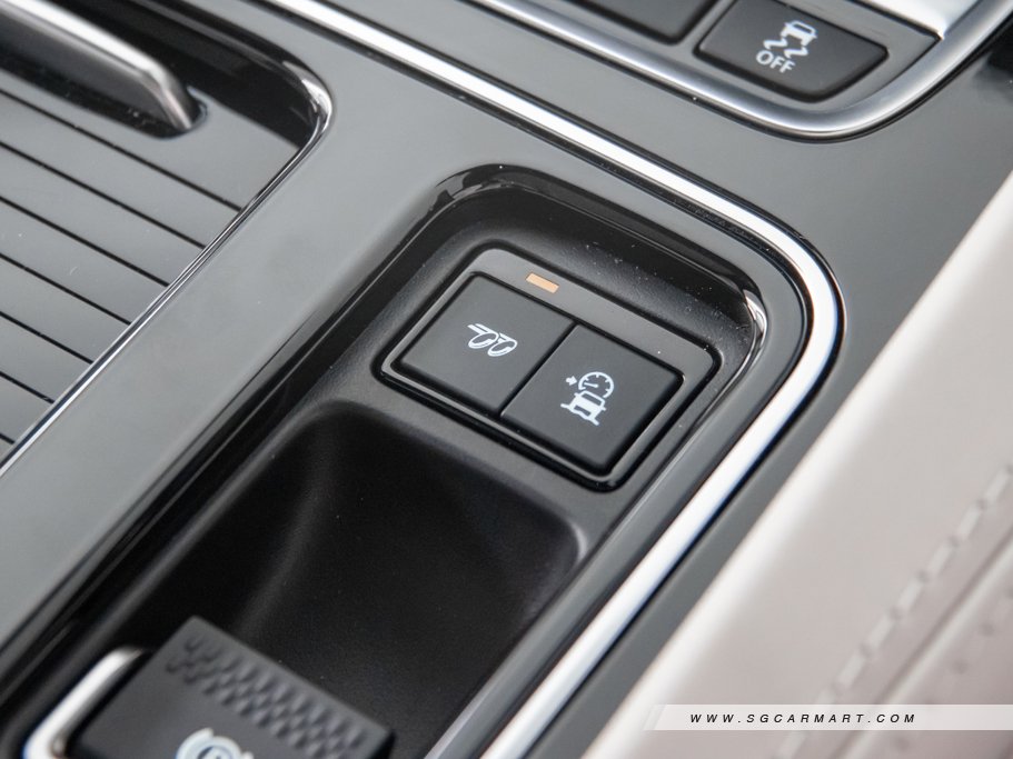 https://i.i-sgcm.com/new_cars/cars/11879/11879_g100