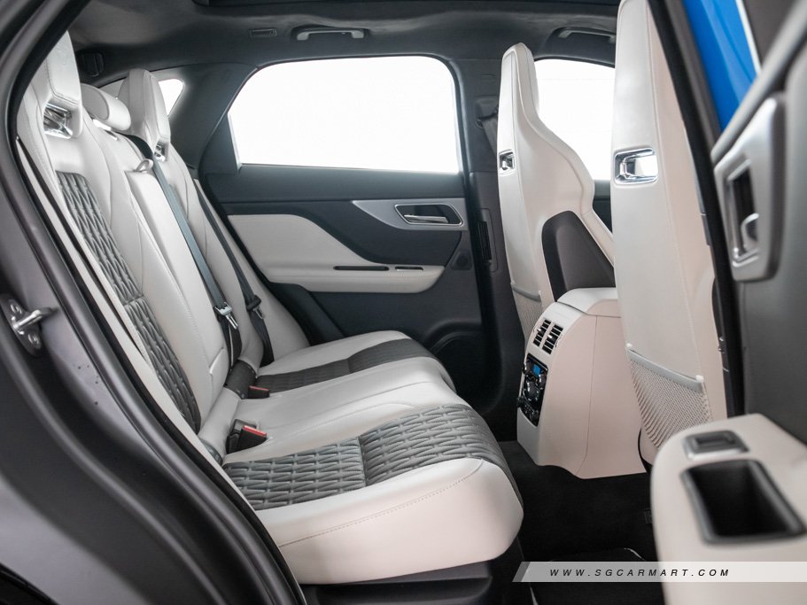 https://i.i-sgcm.com/new_cars/cars/11879/11879_g105