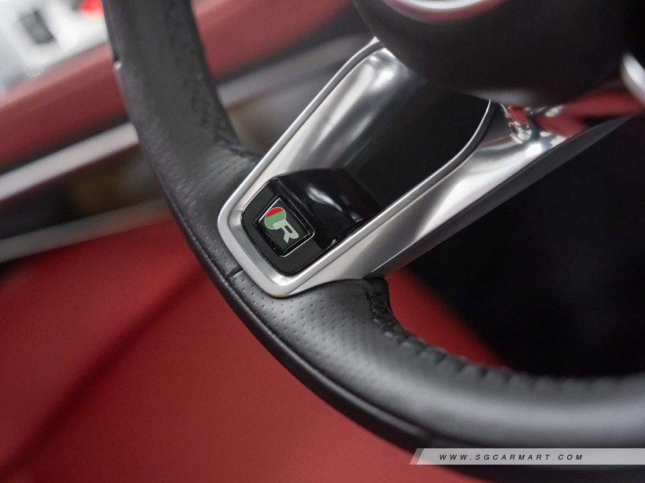https://i.i-sgcm.com/new_cars/cars/11879/11879_g142