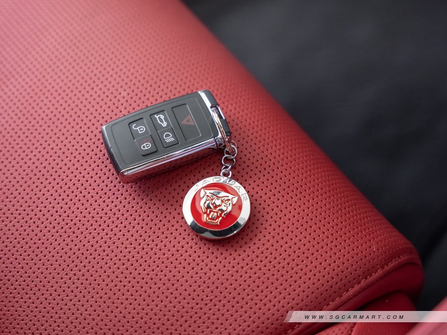 https://i.i-sgcm.com/new_cars/cars/11879/11879_g167