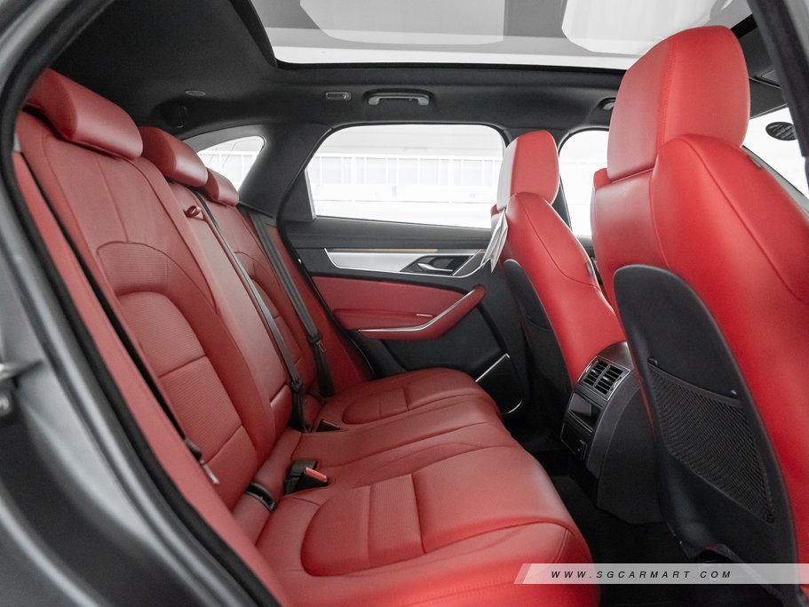 https://i.i-sgcm.com/new_cars/cars/11879/11879_g169