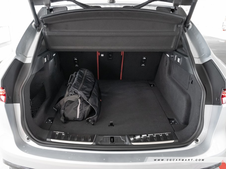 https://i.i-sgcm.com/new_cars/cars/11879/11879_g171