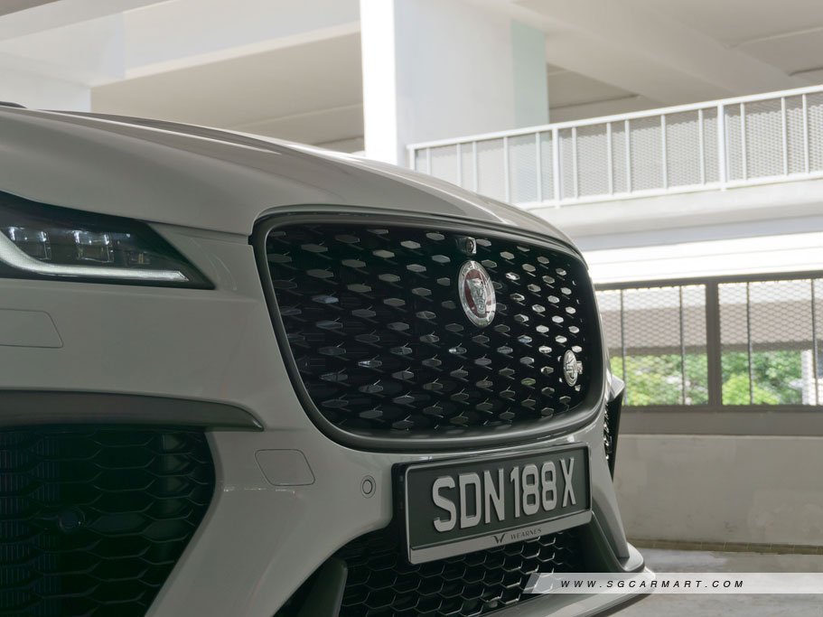 https://i.i-sgcm.com/new_cars/cars/11879/11879_g209