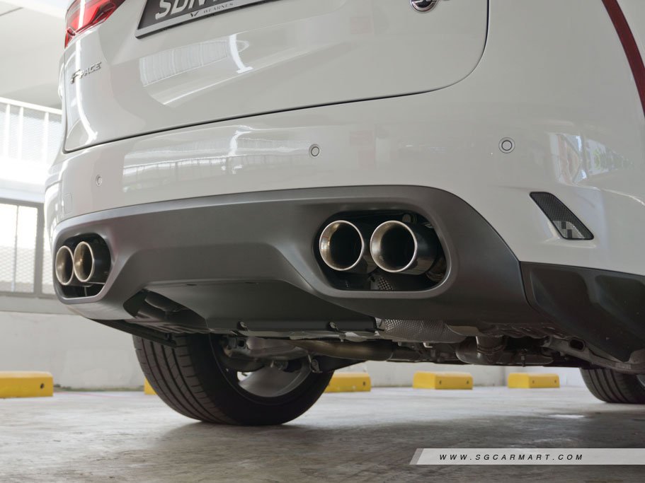 https://i.i-sgcm.com/new_cars/cars/11879/11879_g216