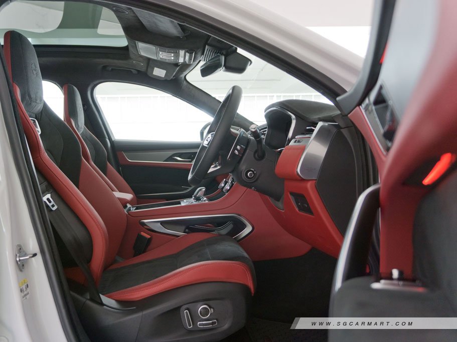 https://i.i-sgcm.com/new_cars/cars/11879/11879_g252