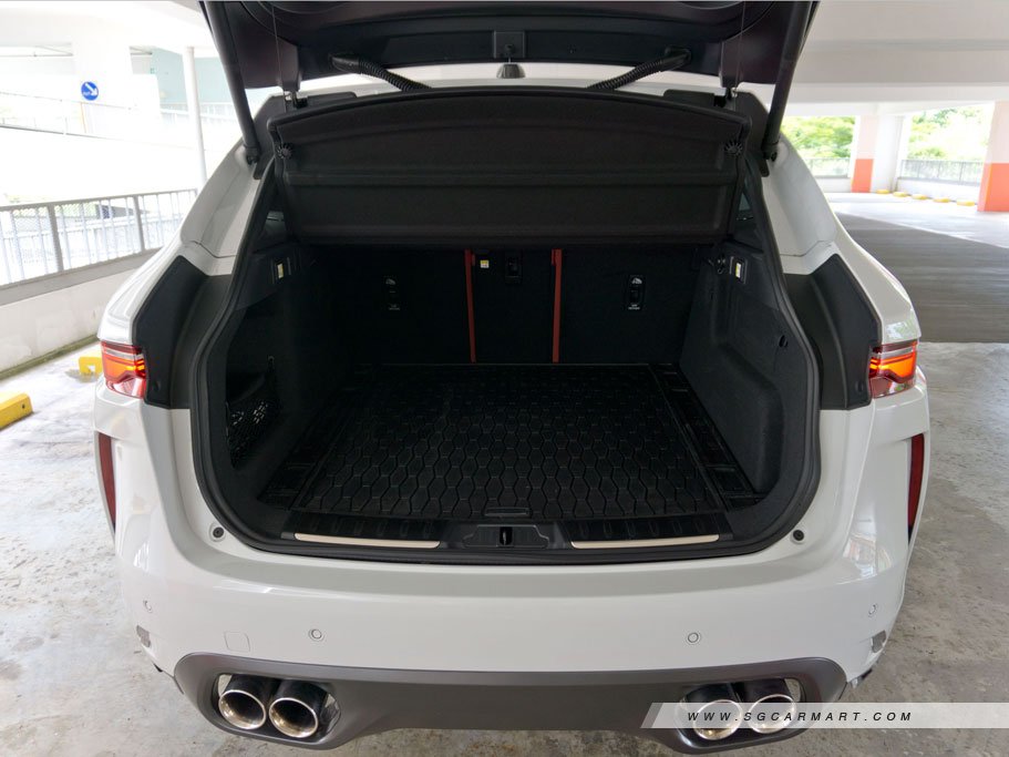https://i.i-sgcm.com/new_cars/cars/11879/11879_g258