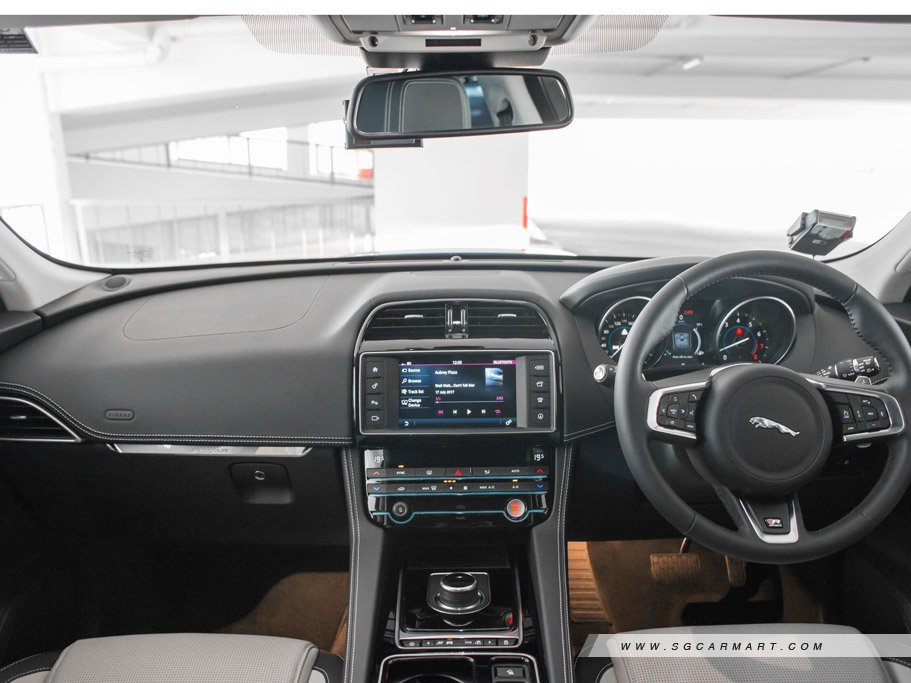 https://i.i-sgcm.com/new_cars/cars/11879/11879_g52