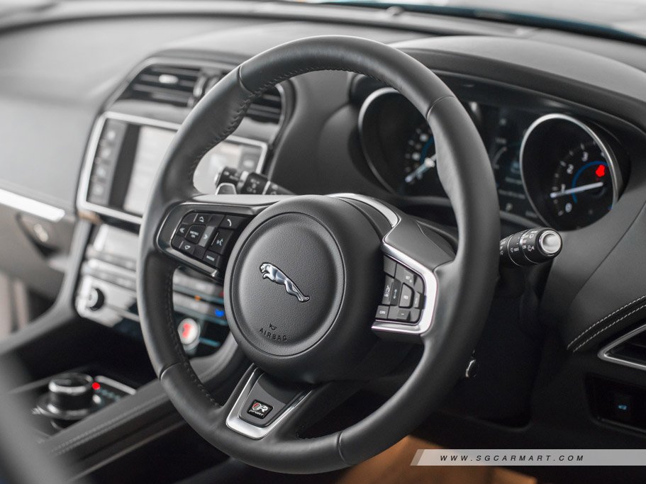 https://i.i-sgcm.com/new_cars/cars/11879/11879_g54