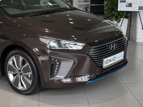New Hyundai Ioniq Hybrid Photos Photo Gallery Sgcarmart Pictured Hyundai Ioniq Hybrid 1 6 Gls Sunroof A