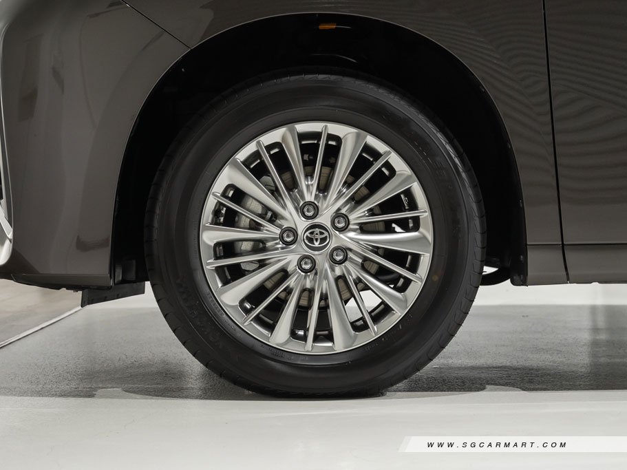 https://i.i-sgcm.com/new_cars/cars/11911/11911_g123