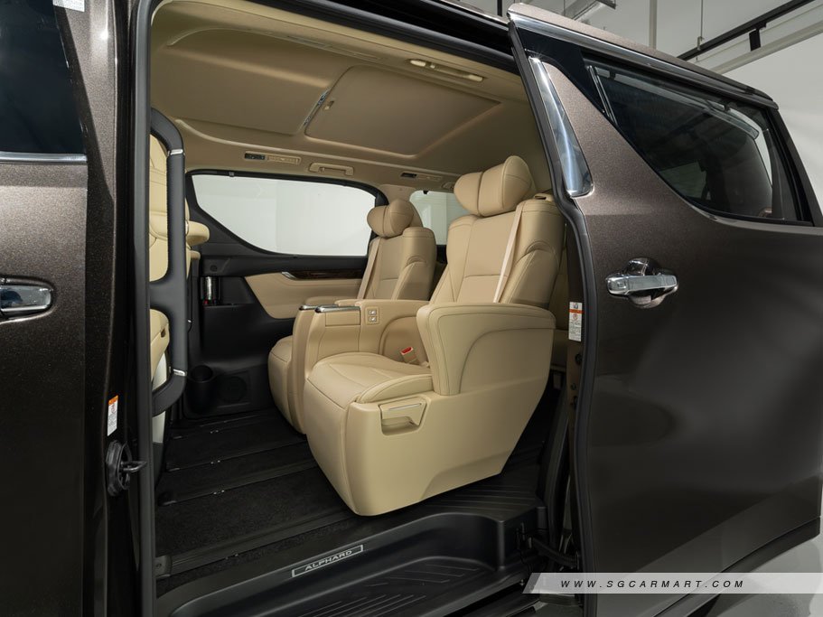 https://i.i-sgcm.com/new_cars/cars/11911/11911_g130
