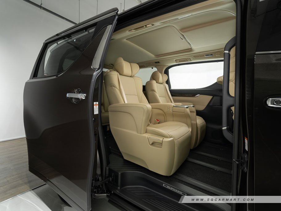 https://i.i-sgcm.com/new_cars/cars/11911/11911_g131