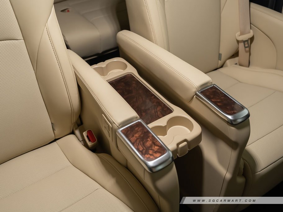 https://i.i-sgcm.com/new_cars/cars/11911/11911_g145