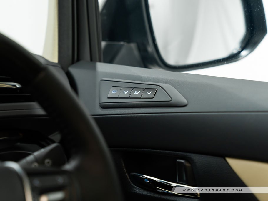 https://i.i-sgcm.com/new_cars/cars/11911/11911_g151