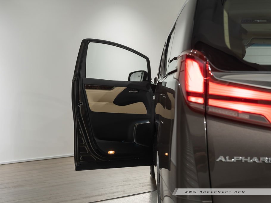 https://i.i-sgcm.com/new_cars/cars/11911/11911_g152