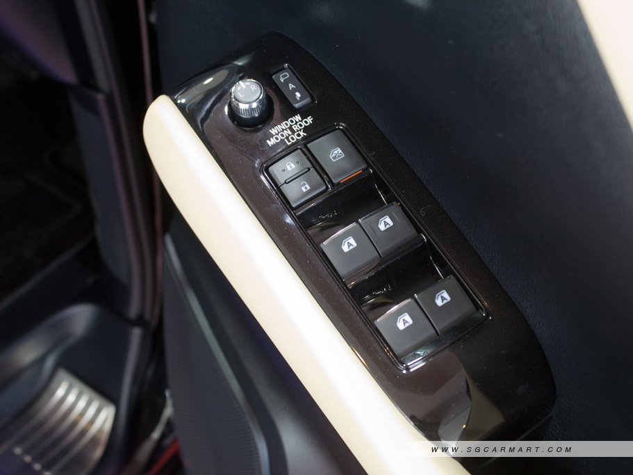 https://i.i-sgcm.com/new_cars/cars/11911/11911_g22