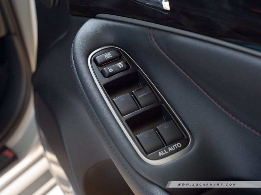 https://i.i-sgcm.com/new_cars/cars/11919/11919_g23