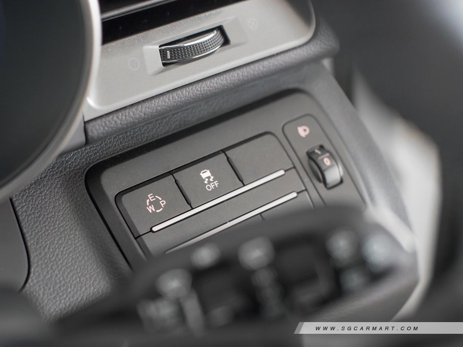 https://i.i-sgcm.com/new_cars/cars/11927/11927_g23