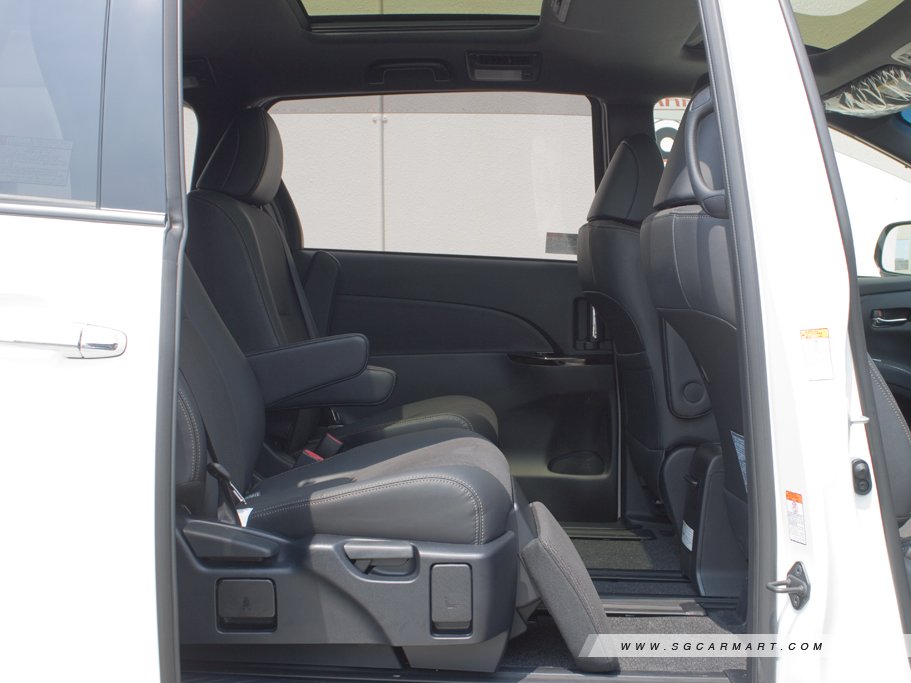 https://i.i-sgcm.com/new_cars/cars/11940/11940_g11