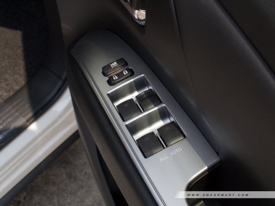 https://i.i-sgcm.com/new_cars/cars/11940/11940_g24